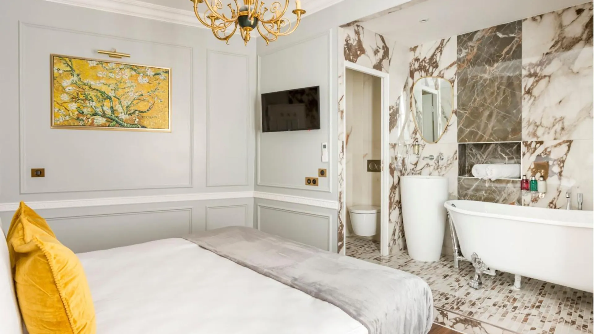 Luxury 3 bedrooms 3 bathrooms apartment in Le Marais Paris